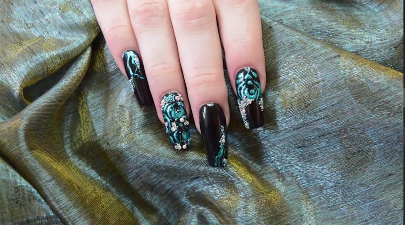 Épített zselés köröm transzferfólia díszítéssel